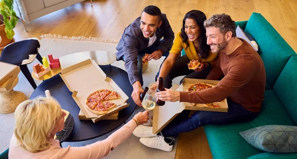 Personal Reunión Informal Oficina Con Pizza Para Llevar Bebidas —  Fotos de Stock