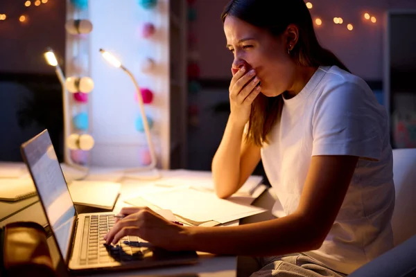 Tired Teenage Girl Yawning Studying Home Laptop Bedroom Desk Night — Stock Photo, Image