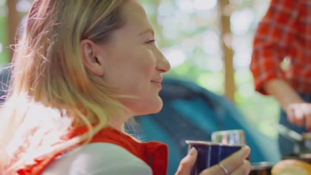 Two Female Friends Camping Holiday Forest Cooking Meal Drinking Coffee — Stock Video