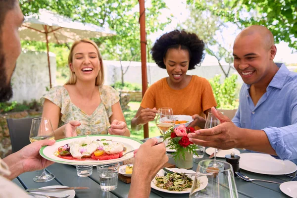 Group Friends Enjoying Outdoor Meal Wine Visit Vineyard Restaurant — Stock Photo, Image