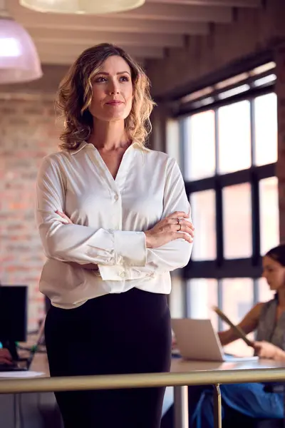 Portrait Smiling Businesswoman Standing Busy Office — Stock Photo, Image