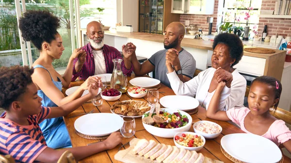 Multi Generation Family Joining Hands Saying Prayer Meal Home — Stock Photo, Image
