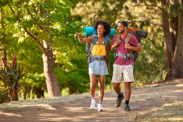 Couple Backpacks Vacation Hiking Forest Countryside Together — Stock Photo, Image