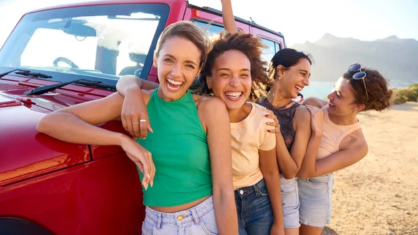 Portrait Laughing Female Friends Vacation Having Fun Standing Open Top — Stock Photo, Image