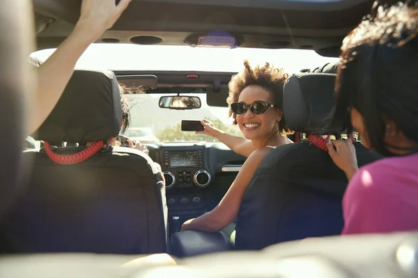 Laughing Female Friends Having Fun Posing Selfie Open Top Car — Stock Photo, Image