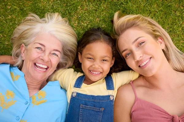 Overhead Shot Multi Generation Female Family Lying Grass Togther — Stock Photo, Image