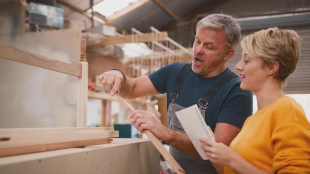 Mature Male Carpenter Sharing Woodworking Skills Female Apprentice Making Notes — Stock Video
