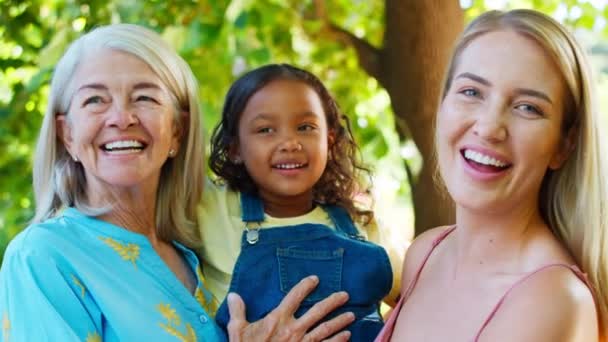Portrait Smiling Multi Generational Female Family Garden Home Together Shot — Stock Video