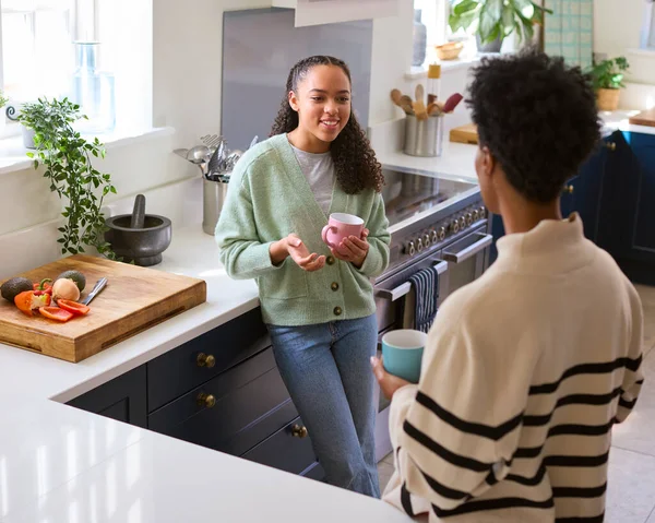 Mother Talking Teenage Daughter Home Kitchen Drinking Hot Drinks Together — Stock Photo, Image