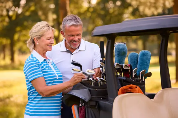 Senior Couple Standing Next Buggy Golf Course Choosing Clubs Together — Stock Photo, Image