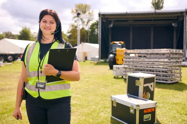 Portrait Female Production Worker Setting Outdoor Stage Music Festival Concert — Stock Photo, Image