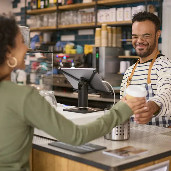 Man Syndrome Serving Female Customer Coffee Shop Checkout — Stock Photo, Image