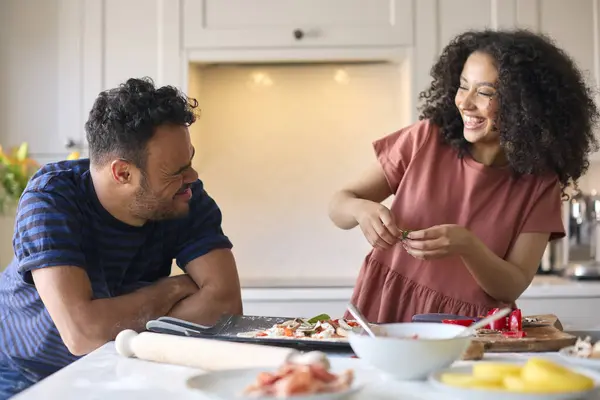 Couple Home Man Syndrome Woman Putting Toppings Pizza Kitchen Together — Stock Photo, Image