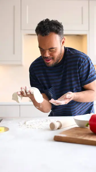 Man Syndrome Home Making Homemade Pizza Kitchen — Stock Photo, Image