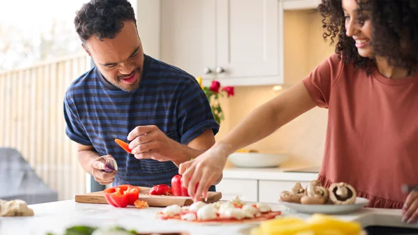 Couple Home Man Syndrome Woman Preparing Topping Pizza Kitchen Together — Stock Photo, Image