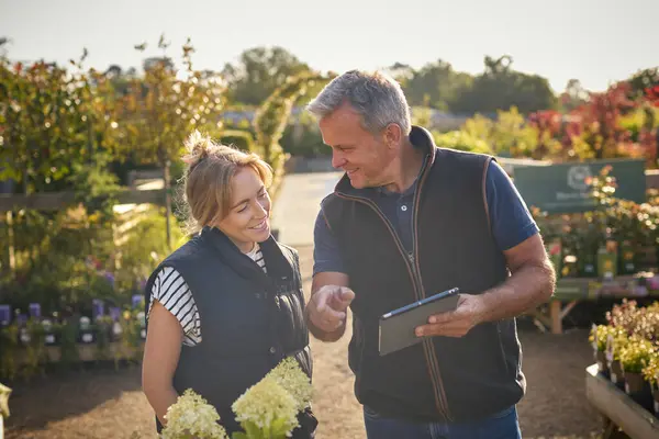 Mature Man Woman Working Outdoors Garden Centre Using Digital Tablet — Stock Photo, Image