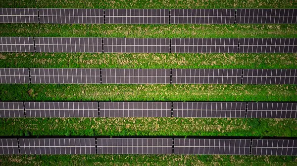 Drone Aereo Colpito Pannelli Solari Campo Generazione Energia Rinnovabile Sostenibile — Foto Stock