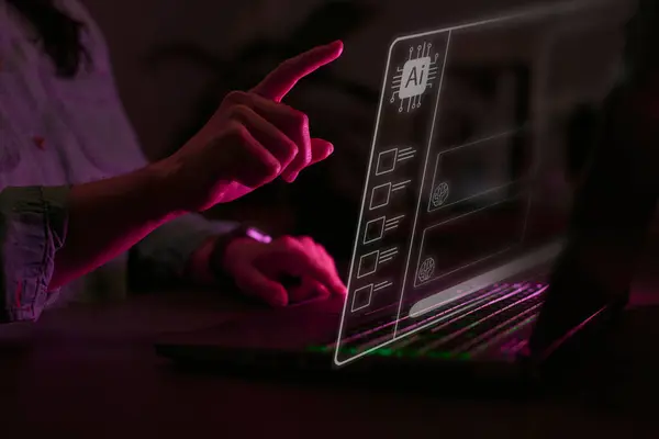 Datorkoncept Med Artificiell Intelligens Overlay Projicerade Screen Woman Använda Laptop Royaltyfria Stockbilder
