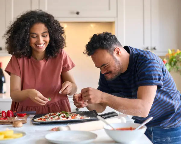 Couple Home Man Syndrome Woman Putting Toppings Pizza Kitchen Together — Stock Photo, Image