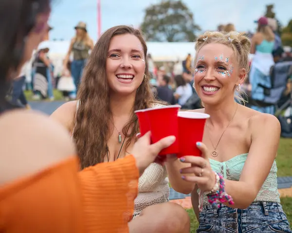 Three Female Friends Wearing Glitter Having Fun Summer Music Festival — Stock Photo, Image