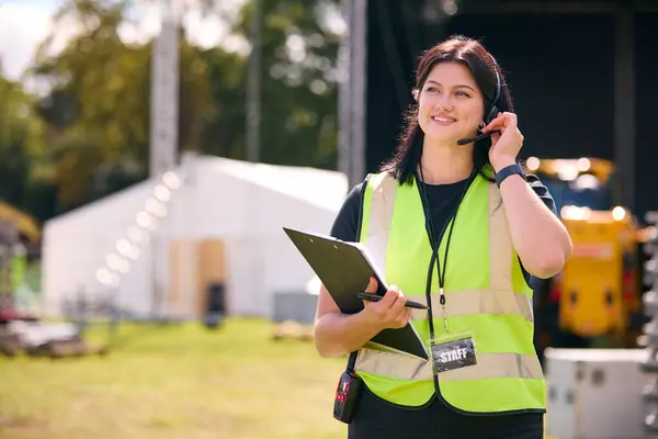 Female Production Worker Talking Headset Setting Outdoor Stage Music Festival — Stock Photo, Image