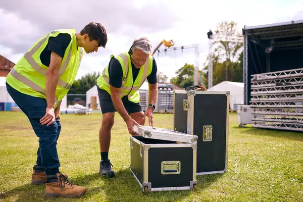 Male Production Team Unpacking Flight Case Setting Outdoor Stage Music — Stock Photo, Image