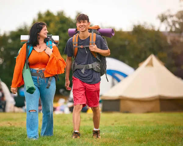 Young Couple Meeting Summer Music Festival Camping Equipment — Stock Photo, Image