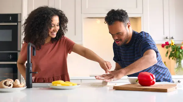 Couple Home Man Syndrome Woman Rolling Dough Pizza Kitchen Together — Stock Photo, Image