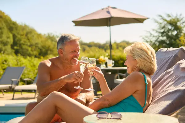 Senior Couple Holiday Swimming Costumes Drinking Champagne Hotel Swimming Pool — Stock Photo, Image