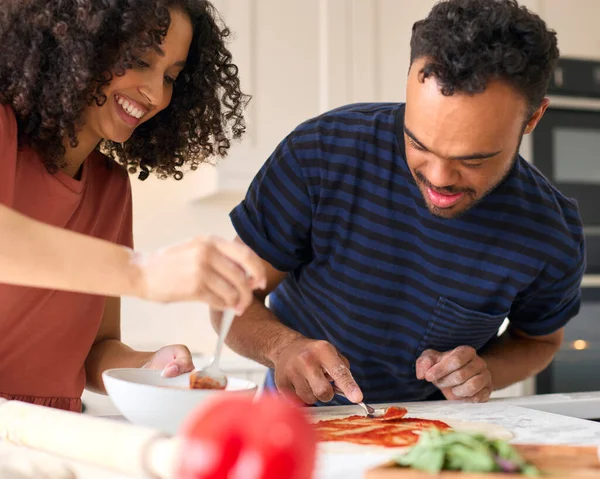 Couple Home Man Syndrome Woman Putting Sauce Pizza Kitchen Together — Stock Photo, Image