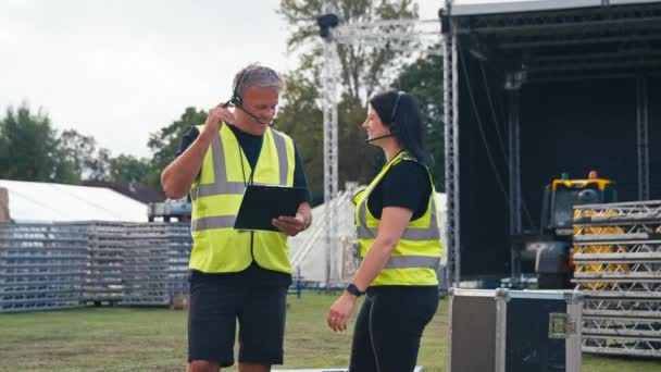 Production Team Headsets Radios Setting Outdoor Stage Music Festival Concert — Vídeos de Stock