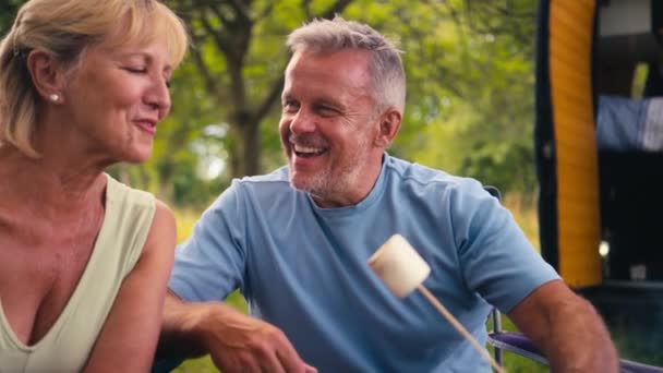 Close Senior Retired Couple Camping Countryside Toasting Marshmallows Outdoors Fire — Stock Video