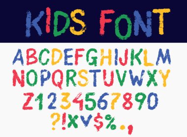 Çizgi film tarzında çocuk yazı tipi. Çocuklar renkli yazı tipi tasarımı, oyuncu çocuk alfabesi, harfler ve sayılar. Renkli oyuncu yazı tipi tasarımı. Çok renkli parlak harf vektörü kümesi