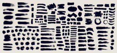 Fırça darbesi, mürekkep sıçraması ve grunge dekorasyon elementleri ayarlandı. El çizimi grunge fırça çizimi. Sosyal medya için siyah suluboya sıçratma, doku, çerçeve ve soyut arkaplan.