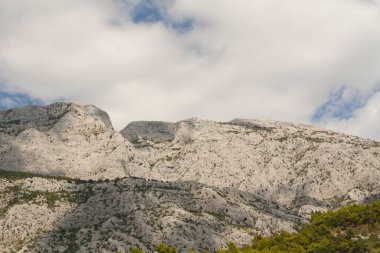 Hırvatistan 'ın Dalmaçya Biokovo kentindeki en yüksek dağda cam gökyüzü yürüyüşü