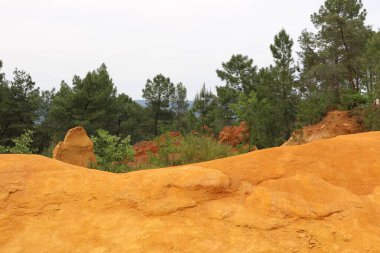 Roussillon, Provence yakınlarındaki Ochre yolu.