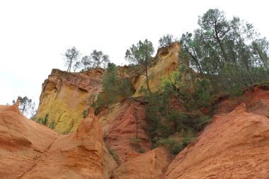 Roussillon, Provence yakınlarındaki Ochre yolu.