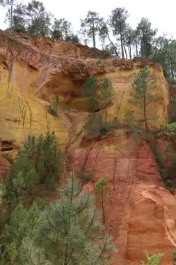 Roussillon, Provence yakınlarındaki Ochre yolu.