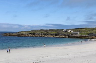 İrlanda, Aran Adalarındaki Kilmurvey Plajı