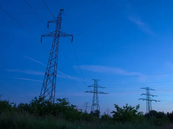Şehrin yüksek voltajlı enerji tedarik hattı