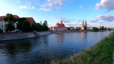 Wroclaw 'daki Odra Nehri' nde akşam