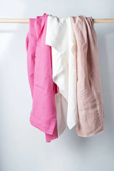 Концепция Шитья Льняная Ткань Розовых Белых Тонах Селективное Фокусное Изображение — стоковое фото