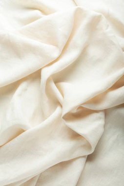 Dikiş konsepti: krem rengi taşlanmış keten kumaş