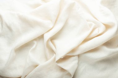 Dikiş konsepti: krem rengi taşlanmış keten kumaş