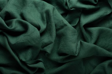 Koyu yeşil renkli doğal keten kumaş, tepeden tırnağa görüntü