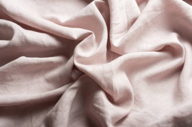 Terzi dükkânı konsepti: açık pembe keten kumaş