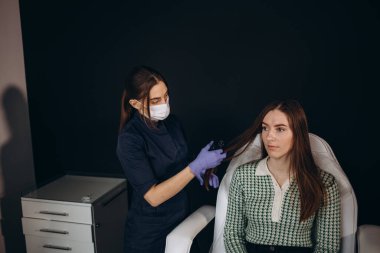 Saç ve kafa derisinin mikroskobik incelenmesi için teşhis kompleksi. Saç, saç ve saç foliküllerinin üç boyutlu incelemesi.