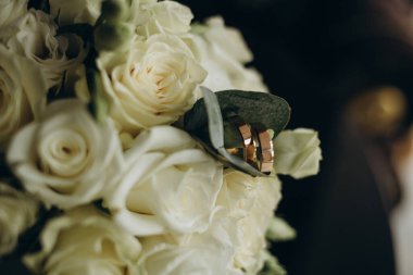 Alyanslar ve güller..