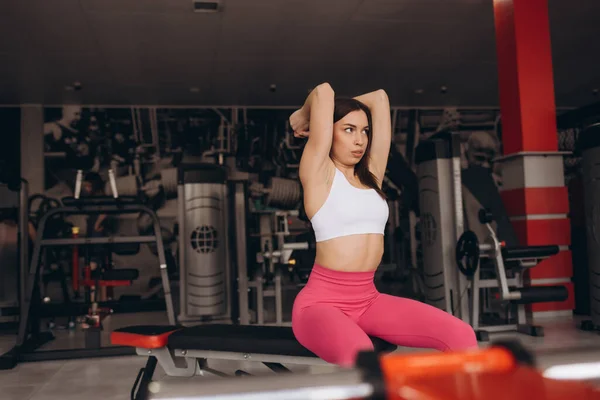 Joven Mujer Deportiva Haciendo Extensión Tríceps Con Mancuerna Gimnasio Dieta — Foto de Stock