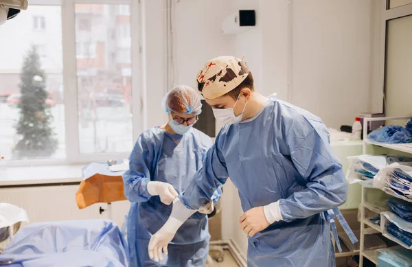 Préparation Des Médecins Pour Une Intervention Chirurgicale Hôpital Pendant Éclosion — Photo